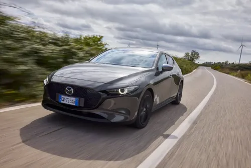 mazda 3 2025 guida anteriore