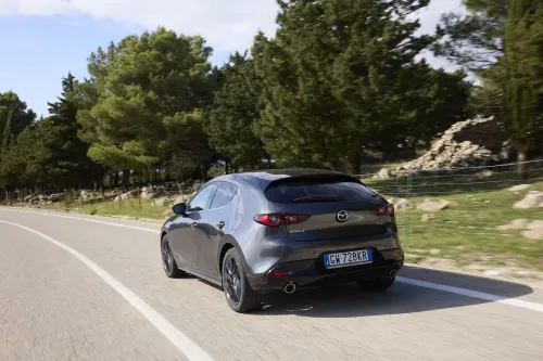 mazda 3 2025 guida posteriore