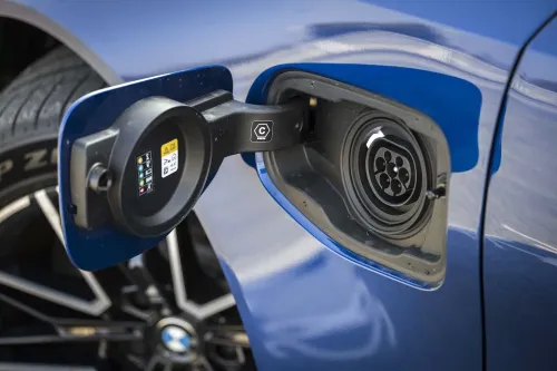 bmw m5 2025 g90 presa di ricarica