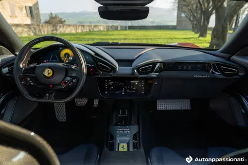 interni ferrari 12cilindri