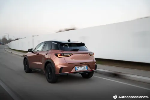 lexus lbx hybrid 02 tre quarti posteriori