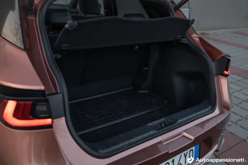 lexus lbx hybrid bagagliaio