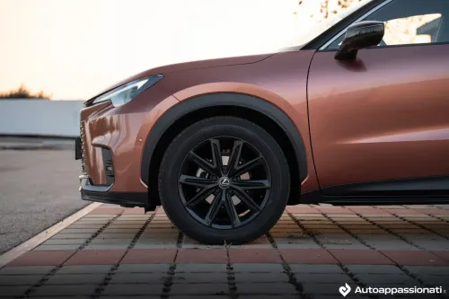 lexus lbx hybrid cerchio