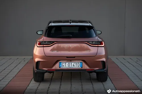 lexus lbx hybrid vista posteriore