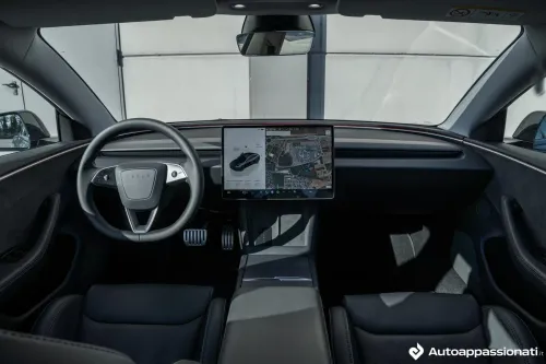 interni tesla model 3 performance