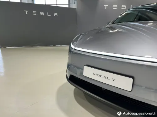 nuovi fari tesla model y juniper