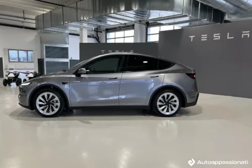tesla model y dimensioni