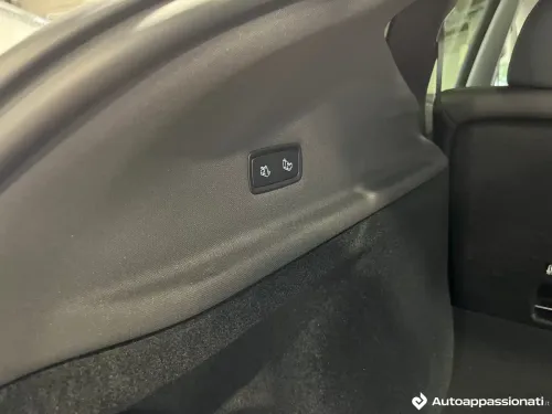 tesla model y 2025 06