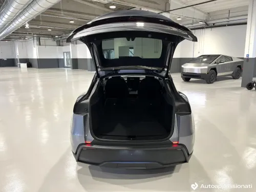 tesla model y 2025 07