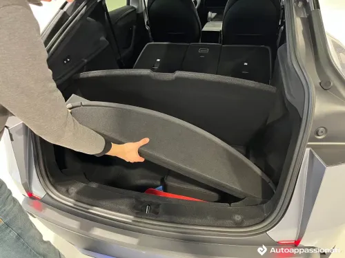 tesla model y 2025 08