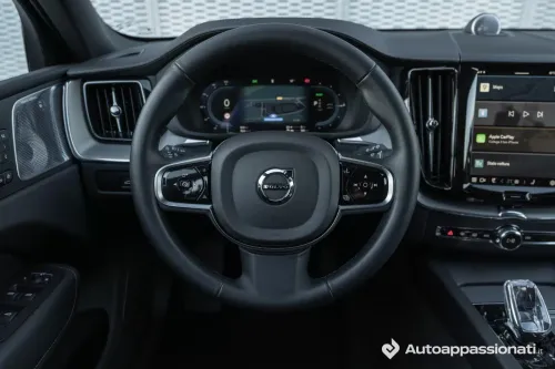 Volvo XC60 volante comandi