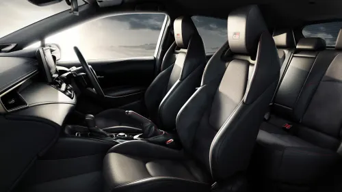 Toyota GR Corolla 2025 sedili interni