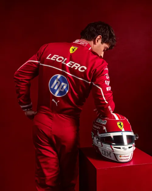 Leclerc ferrari f1 2025 casco