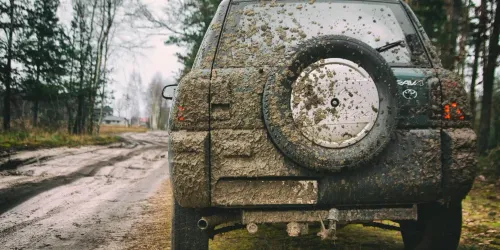 Auto sporca targa non leggibile