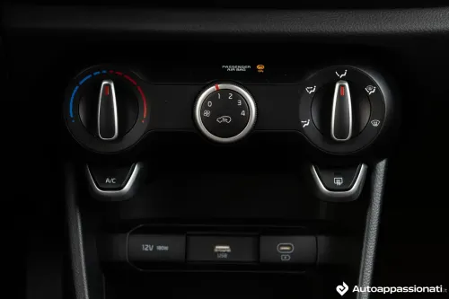 Kia Picanto 2025 1.0 MPI 20th anniversary Edition comandi climatizzatore