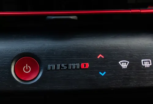 nissan ariya nismo accensione e logo