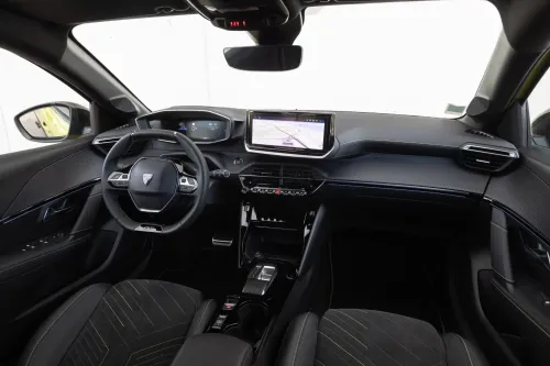 Peugeot 208 2025 interni nuovi 