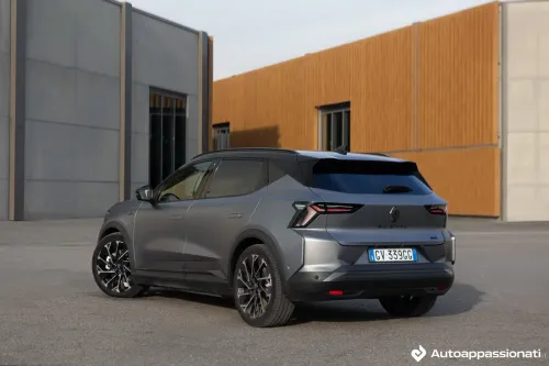tre quarti posteriore renault scenic e-tech