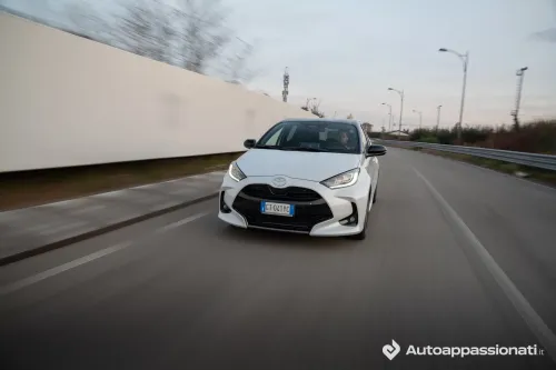 toyota yaris hybrid 2025 1