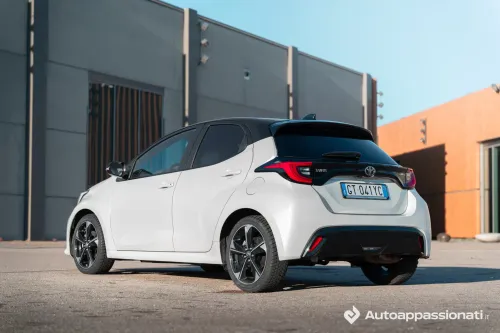 toyota yaris hybrid 2025 10