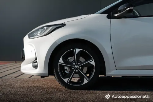 toyota yaris hybrid 2025 13