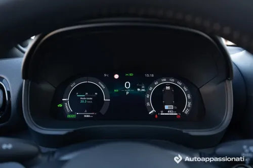 toyota yaris hybrid 2025 17