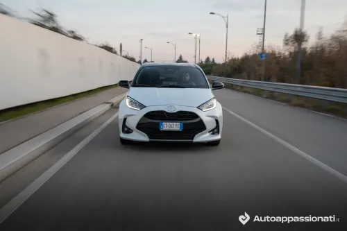 toyota yaris hybrid 2025 2