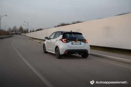 toyota yaris hybrid 2025 5