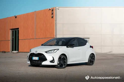 toyota yaris hybrid 2025 6