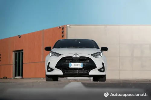 toyota yaris hybrid 2025 9