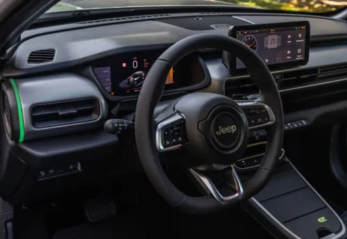 interni jeep avenger 4xe