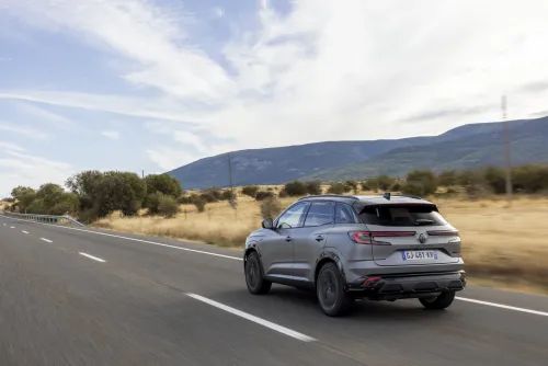 Renault_Austral_E-Tech 200 guida dinamica posteriore