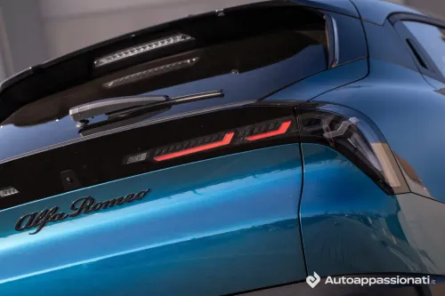 Alfa Romeo Junior Hybrid faro posteriore