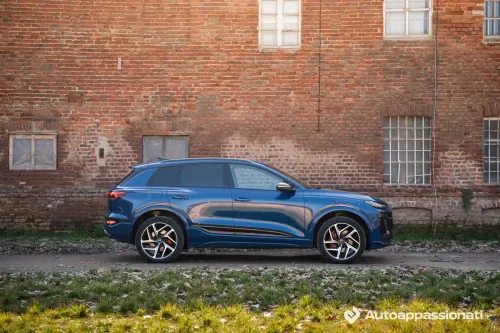 dimensioni audi sq6  e-tron