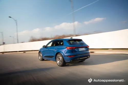 dinamica posteriore audi sq6 e-tron