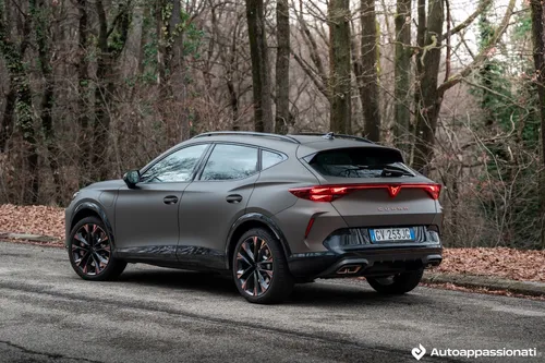 cupra formentor vz plug in 09