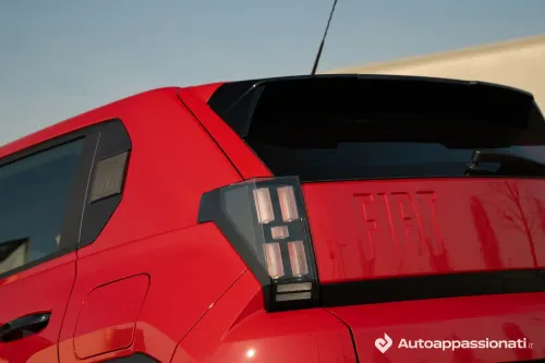 fiat grande panda elettrica 11