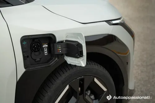 Kia EV3 ricarica potenza autonomia