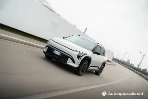 Kia EV3 accelerazione guida elettrica