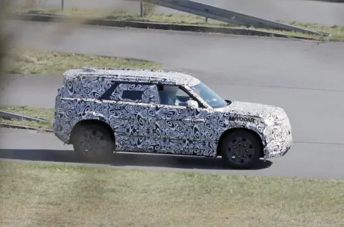 land_rover_baby_defender_render_2025_autocar