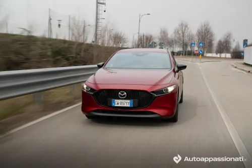 mazda 3 2025 25 frontale piena dinamica