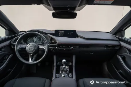 mazda 3 2025 25 plancia piu stretta