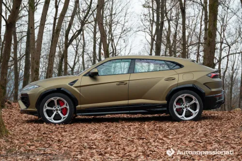 Lamborghini Urus SE 2025