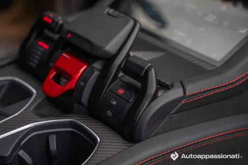 Lamborghini Urus SE 2025 interni