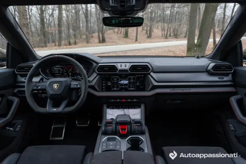Lamborghini Urus SE 2025 interni