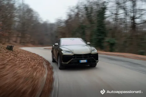 Lamborghini Urus SE 2025
