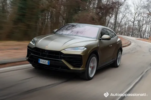 Lamborghini Urus SE 2025