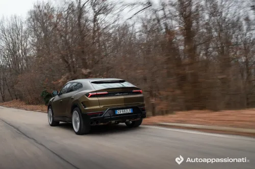 Lamborghini Urus SE 2025