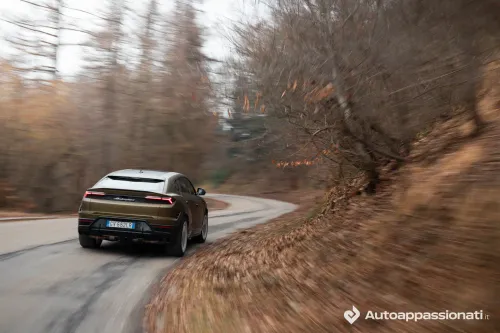 Lamborghini Urus SE 2025