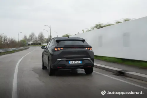 peugeot 3008 hybrid dinamica posteriore